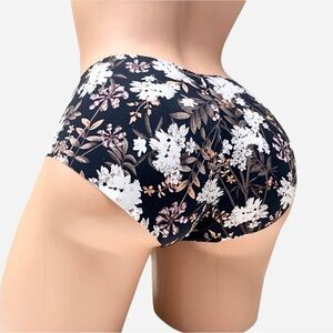 🌸New🌸 Victoria’s Secret hiphugger panty L